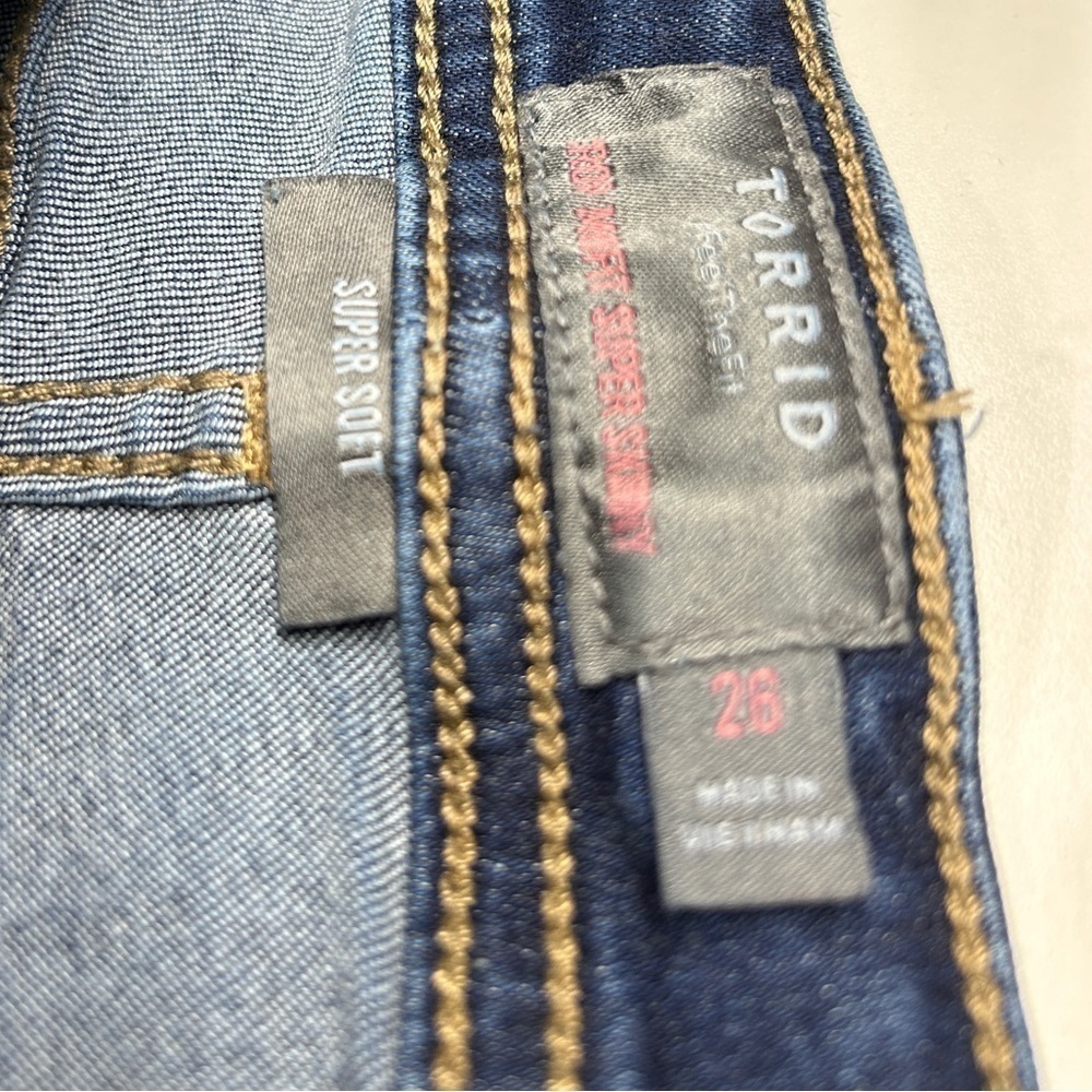 Torrid Crop Skinny Super Soft Mid-Rise Jean size 26 - Picture 13 of 14